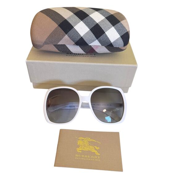 Burberry White Oversized Sunglasses SE 4067 With Case & Box NEW - Picture 1 of 10